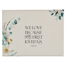 Dhr. en Mevr. Perzikroze Bloemig 1 Johannes 4:19