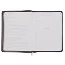 2025 Kracht en Waardigheid Bruin voor Vrouwen